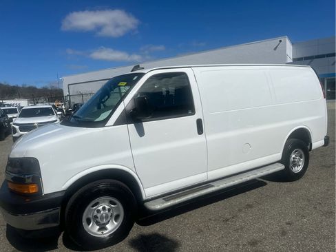 Used 2024 Chevrolet Express 2500 w/ Driver Convenience Package image 6