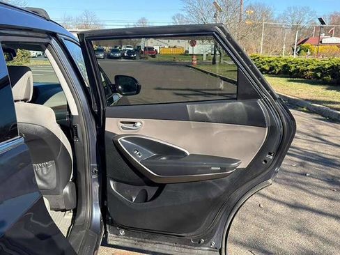 Used 2017 Hyundai Santa Fe SE image 27