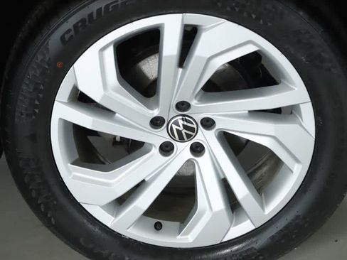 Certified 2021 Volkswagen Atlas Cross Sport SEL image 42