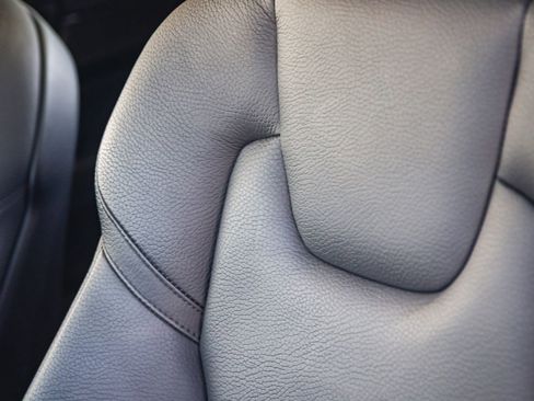 Used 2023 Volvo XC60 T8 Plus w/ Protection Package Premier image 29