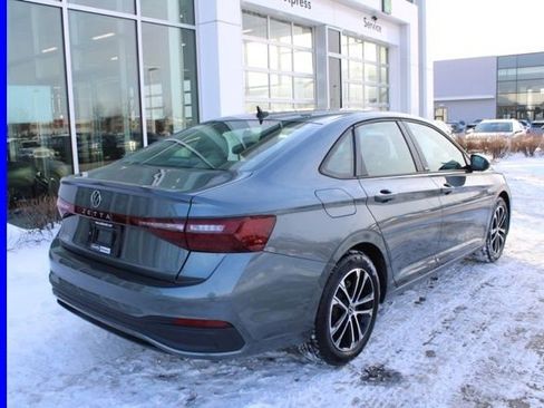 Used 2025 Volkswagen Jetta Sport image 6