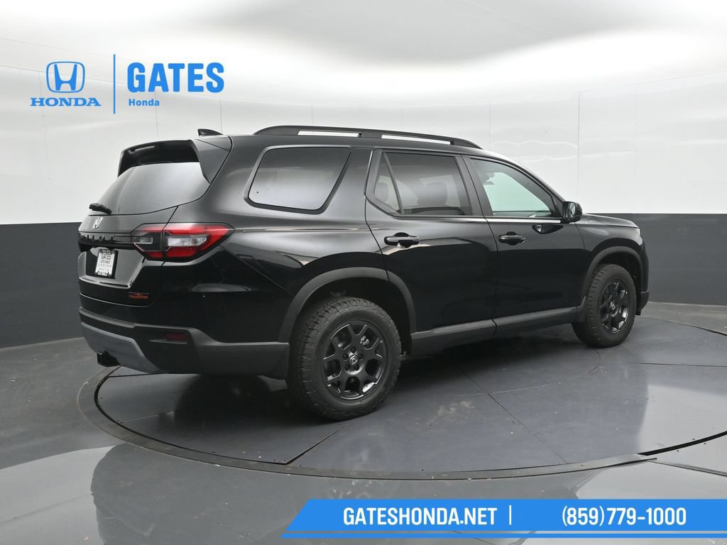 Certified 2025 Honda Pilot TrailSport image 2
