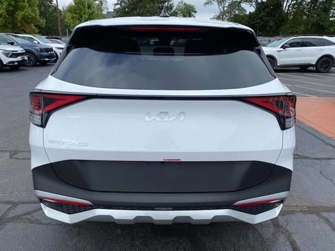 Used 2025 Kia Sportage EX FWD image 4