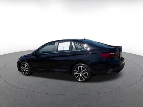 Used 2025 Volkswagen Jetta SE image 12