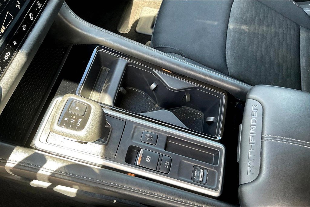 Used 2025 Nissan Pathfinder SV FWD image 18