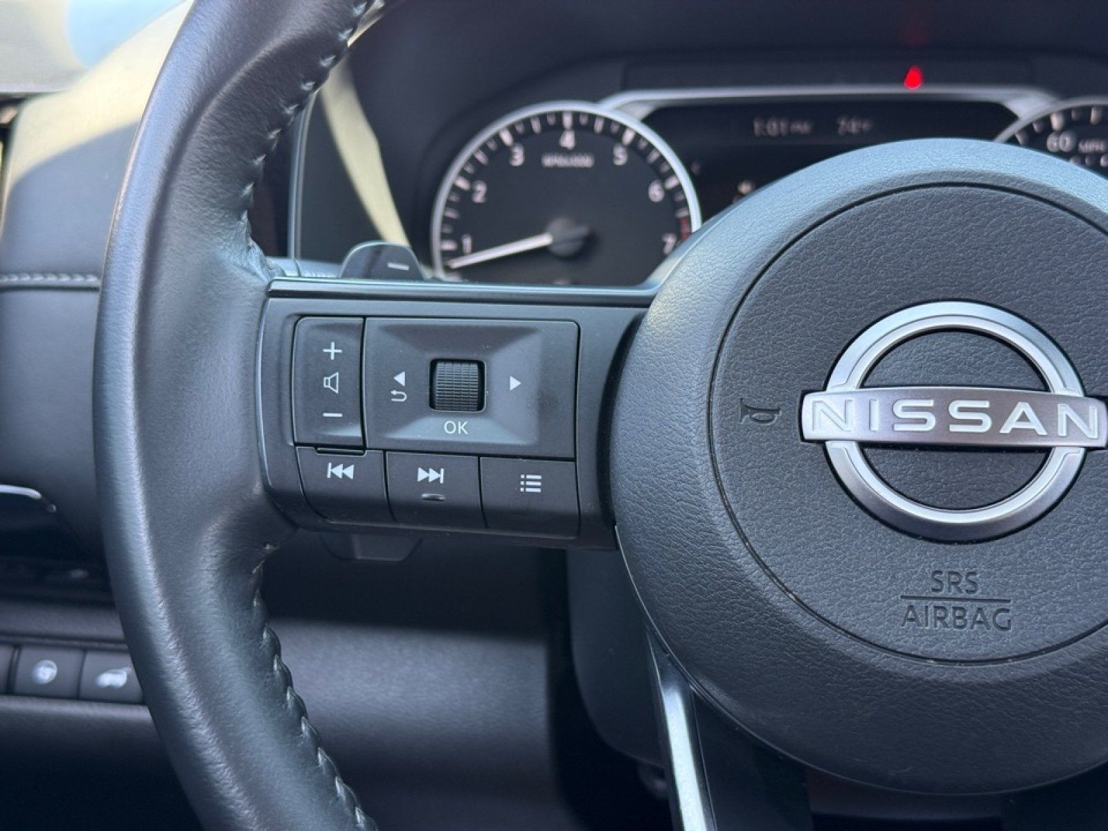 Used 2025 Nissan Pathfinder SV FWD image 19