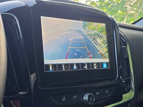 Used 2023 Chevrolet Traverse LT FWD image 28