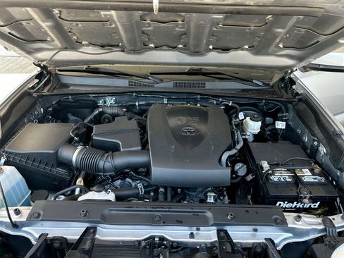 Used 2021 Toyota Tacoma SR AWD/4WD image 40