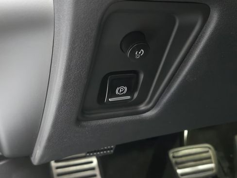 Used 2022 Chevrolet Corvette Stingray Coupe w/ 1LT image 29