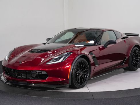 Used 2016 Chevrolet Corvette Z06 w/ 3LZ Preferred Equipment Group RWD image 6