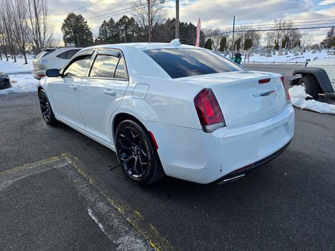 Used 2019 Chrysler 300 Touring w/ Sport Appearance Package image 5