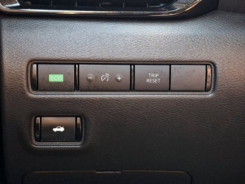 Used 2025 Nissan Sentra SR FWD image 25