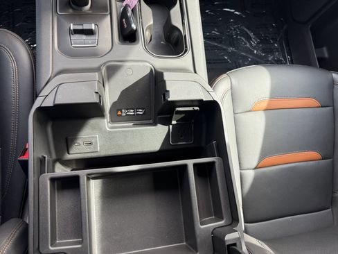 Used 2024 GMC Sierra 1500 AT4 w/ Technology Package image 22