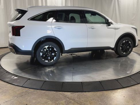 New 2026 Kia Sorento S image 9