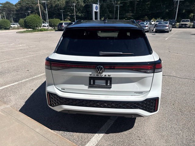New 2026 Volkswagen Tiguan SE R-Line AWD/4WD image 4