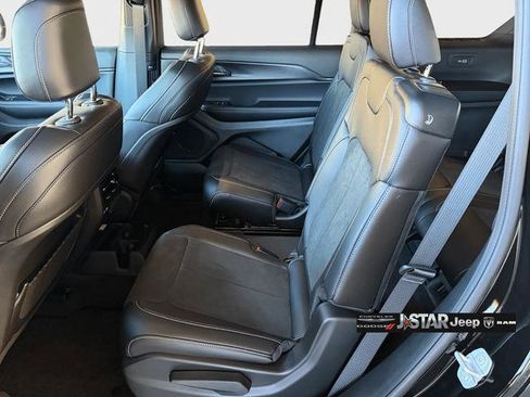 New 2025 Jeep Grand Cherokee L Laredo image 14