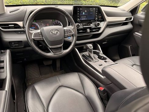 Used 2022 Toyota Highlander XLE image 11