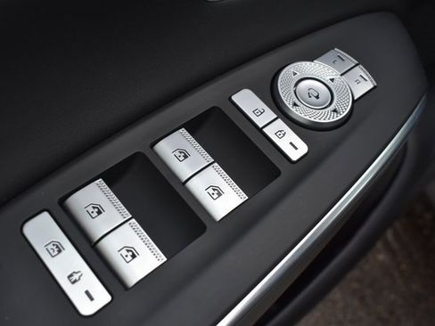 Used 2022 Genesis GV70 2.5T w/ Select Package image 15