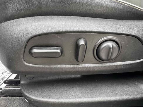 Used 2019 GMC Terrain SLT w/ Preferred Package image 17