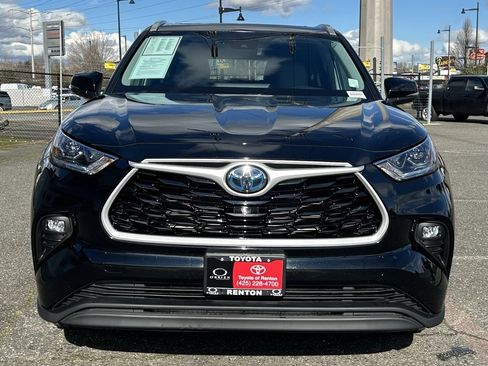 Certified 2023 Toyota Highlander Bronze Edition image 2