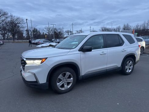Used 2023 Honda Pilot LX image 4