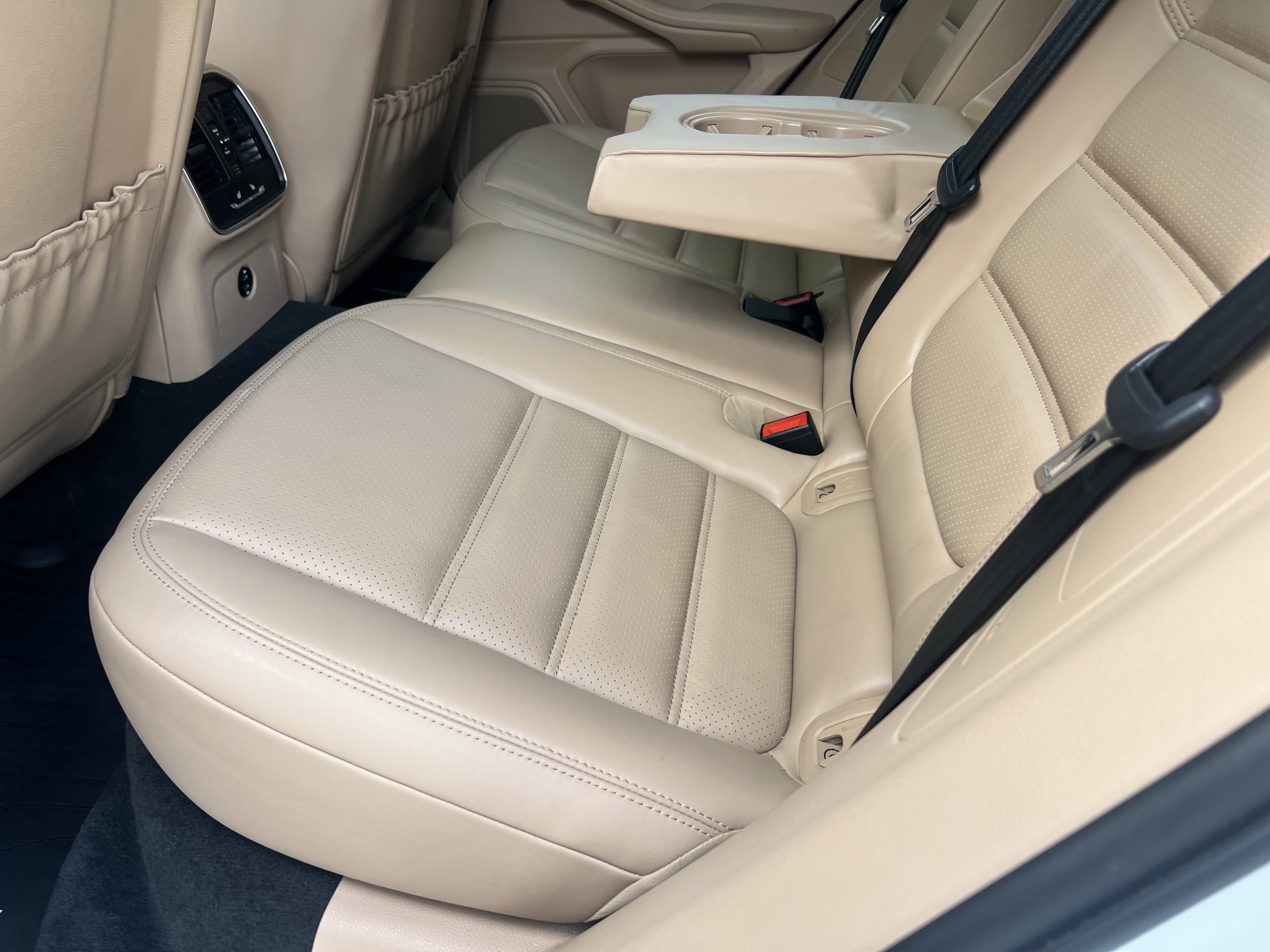 Used 2023 Porsche Macan AWD/4WD image 33