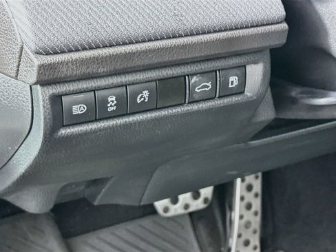 Used 2025 Toyota Camry SE FWD image 10