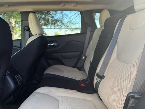 Used 2017 Jeep Cherokee 75th Anniversary FWD image 17
