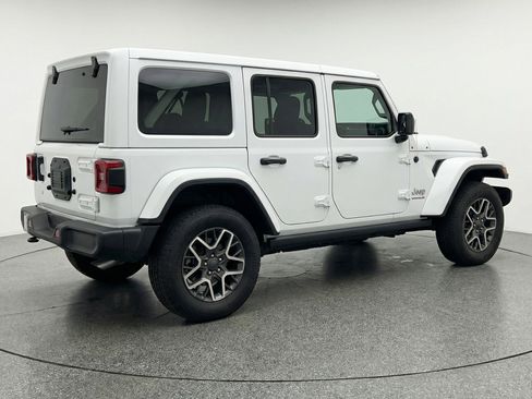 Used 2025 Jeep Wrangler Sahara image 9