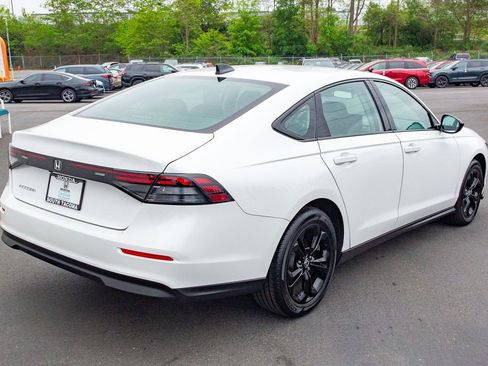 Certified 2025 Honda Accord SE image 14