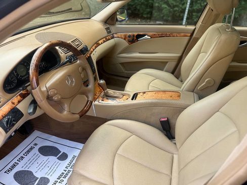 Used 2009 Mercedes-Benz E 350 4MATIC Sedan image 38