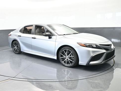 Used 2022 Toyota Camry SE image 8