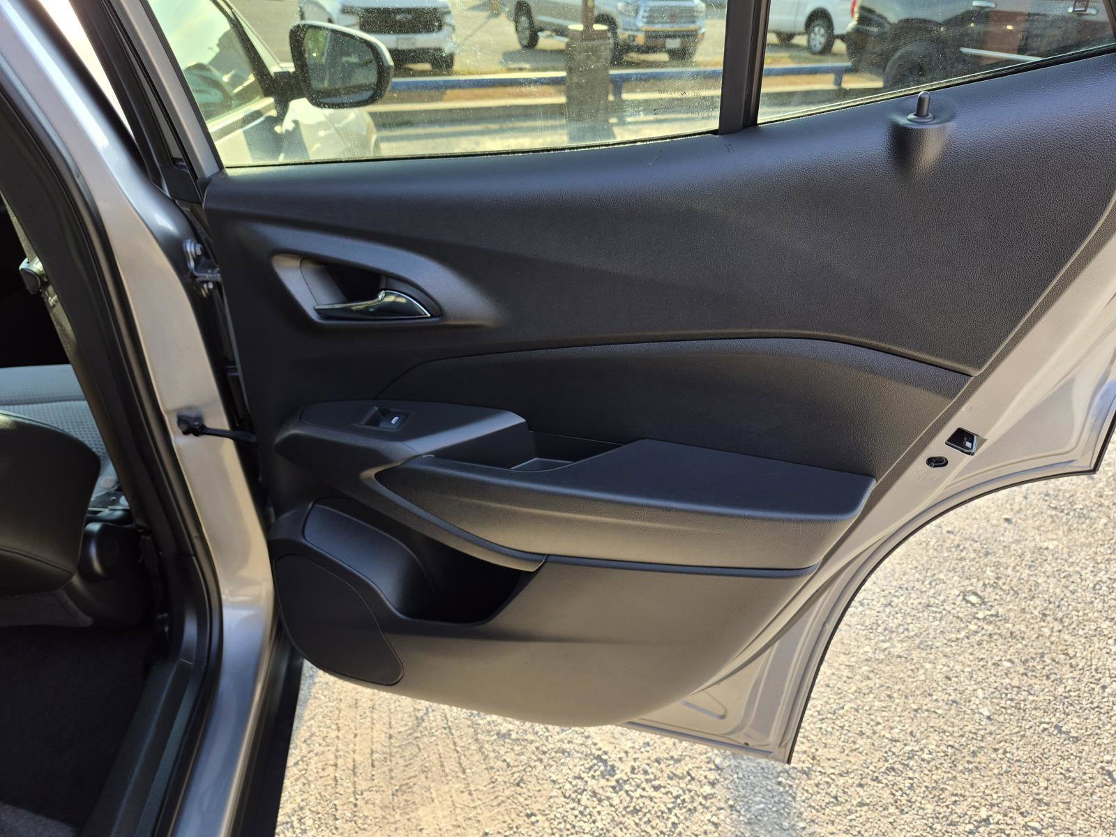 Used 2025 Chevrolet Trax LT w/ LT Convenience Package FWD image 10