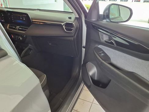 Used 2025 Chevrolet TrailBlazer LT AWD/4WD image 24