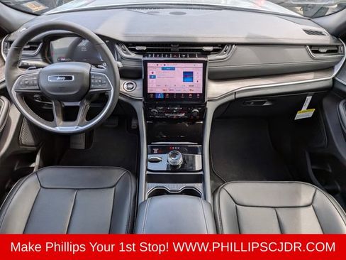 Used 2025 Jeep Grand Cherokee L Limited w/ Luxury Tech Group II AWD/4WD image 14
