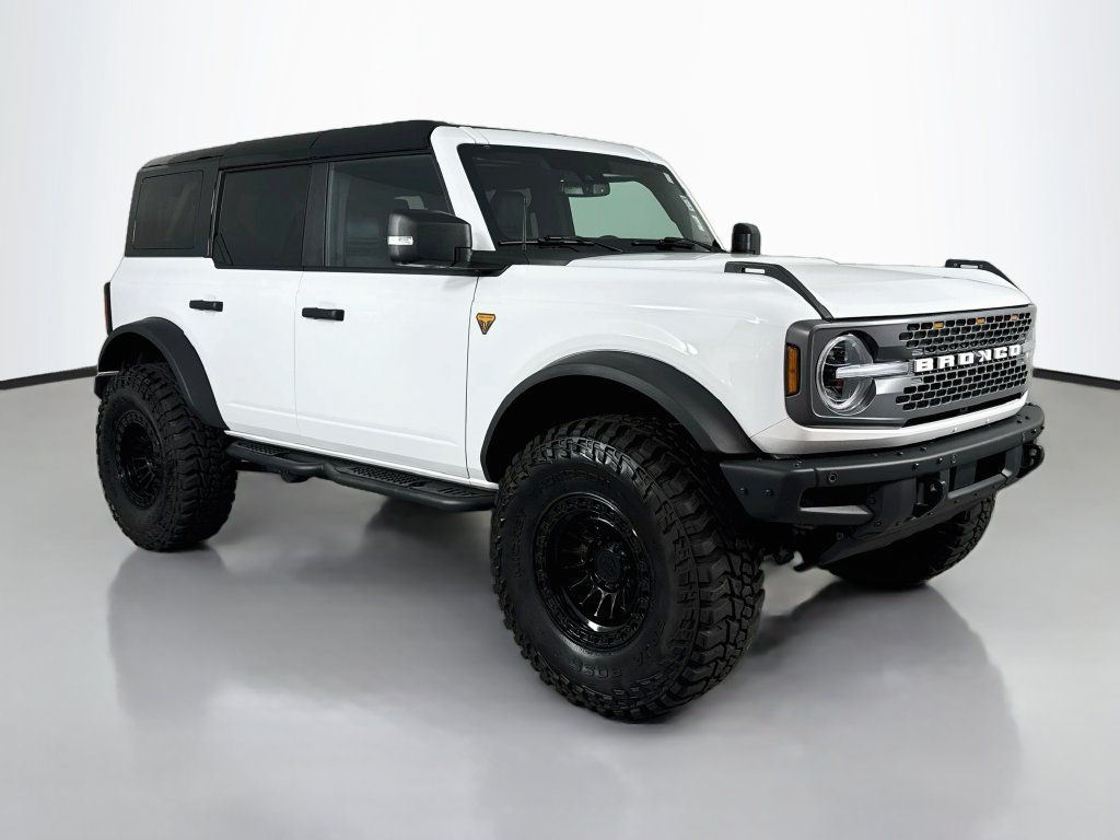 Used 2025 Ford Bronco Badlands AWD/4WD image 4