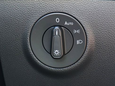 Used 2023 Volkswagen Taos SE image 40