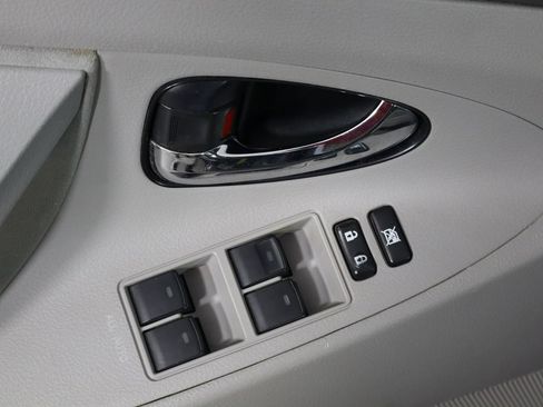 Used 2011 Toyota Camry LE FWD image 18