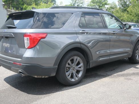 Used 2022 Ford Explorer XLT w/ Equipment Group 202A RWD image 9