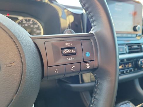Used 2025 Nissan Pathfinder SV FWD image 25
