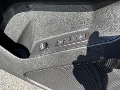 Used 2021 Chevrolet Equinox Premier image 29