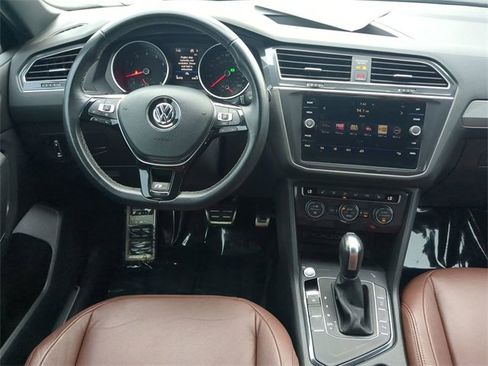 Certified 2020 Volkswagen Tiguan SE R-Line image 12