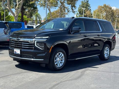 New 2026 Chevrolet Suburban LT w/ Comfort Package RWD image 3