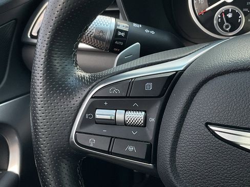 Used 2025 Genesis G70 2.5T image 21