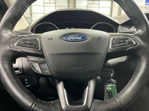 Used 2015 Ford Focus SE w/ SE Cold Weather Package FWD image 20