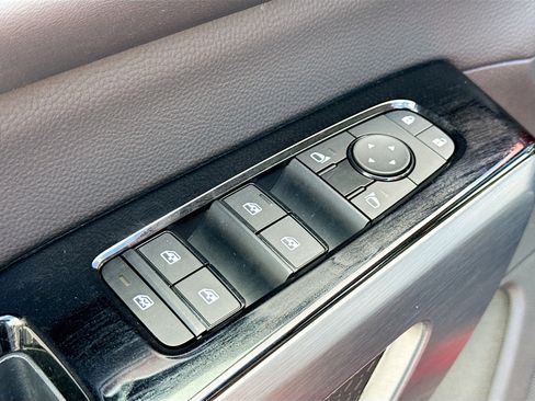 Certified 2024 Nissan Pathfinder SL FWD image 8