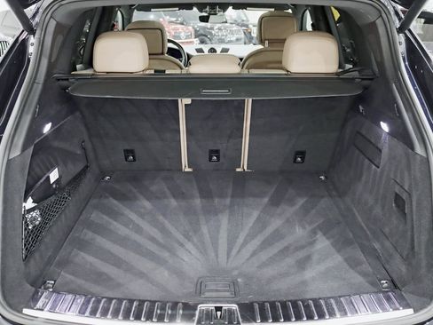 Used 2023 Porsche Cayenne image 38