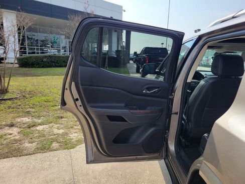 Used 2023 GMC Acadia Denali w/ Denali Ultimate Package image 29