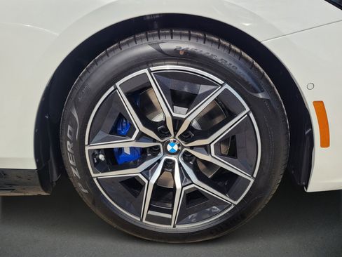 Used 2025 BMW i5 M60 w/ Premium Package image 8