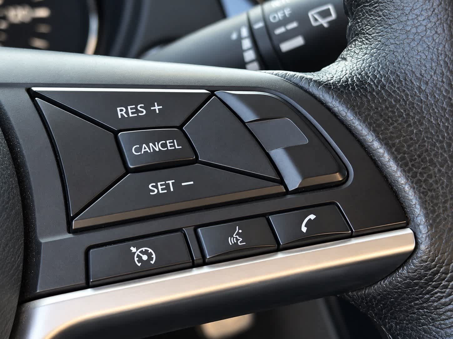 Used 2020 Nissan Rogue SV FWD image 9